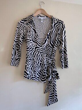 Diane von Furstenberg Vintage Jill Silk Wrap Top Zebra Swirl Size 4